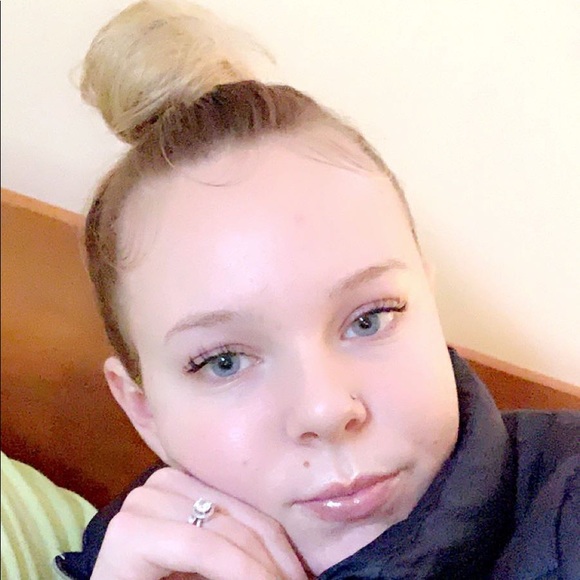 Meet your Posher, Paige - Picture 1 of 2